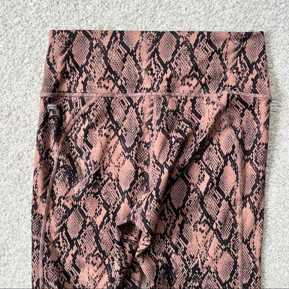 Fabletics Define High Waisted 7/8 Leggings Mocha Reptilia - Picture 7 of 9